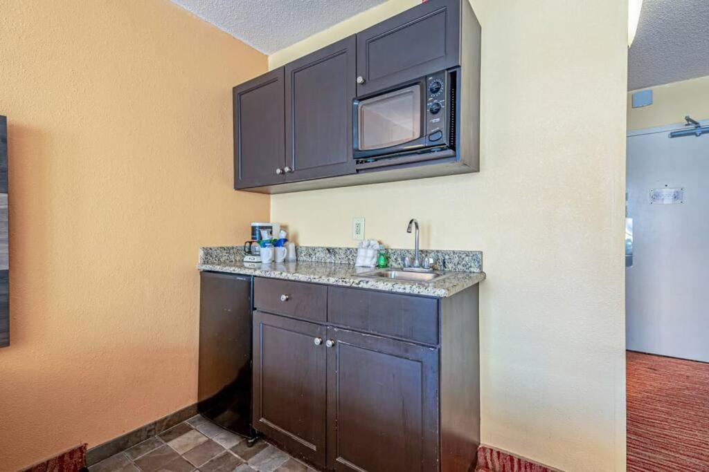 Remodeled Condo, Waterpark View At Landmark Resort Myrtle Beach Exterior foto